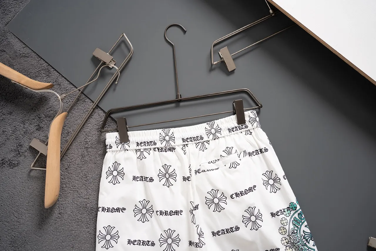 🅿️130 #V2434 [Replenishment all year round] 𝐂𝐡𝐫𝐨𝐦𝐞 𝐡𝐞𝐚𝐫𝐭𝐬 Croix heart new summer beach pants LV classic printed quick-drying three-quarter pants, same style for men and women, the fabric is made of polyester fiber for customers, stain-resistant and wrinkle-resistant, the most suitable material for summer outings It is guaranteed to be cool and comfortable enough at the same time. It is super stylish when you wear it casually. You can clearly see the texture and other things by looking at the photos. It is not an ordinary market material that can seduce a person who wants to go on vacation in minutes. Pockets on both sides. Drawstring at the waist. Very practical design, with impeccable workmanship, details and fit. Can be worn as casual pants or beach pants. A must-have for beach vacations, home leisure, gym equipment, morning running and night running. Practicality takes into account functionality. Color: Black White Size: M-XXXL